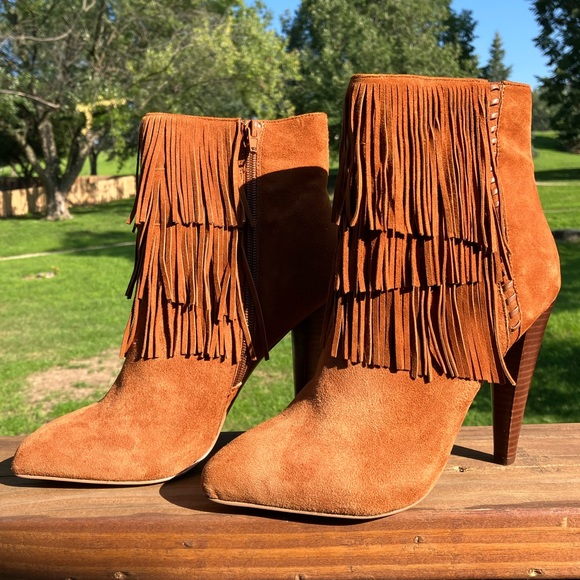 NWOT Steve Madden camel Myrakle suede fringe heeled booties, size 6.5 - Picture 2 of 8